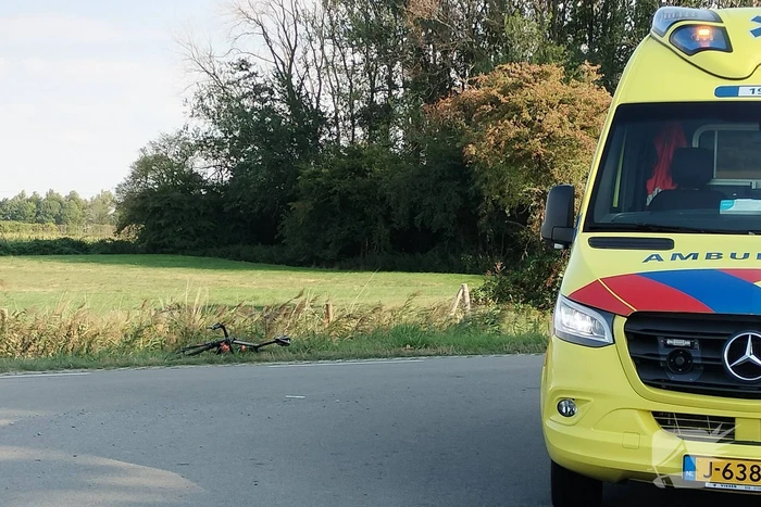 Scootmobiel en racefietser botsen op elkaar