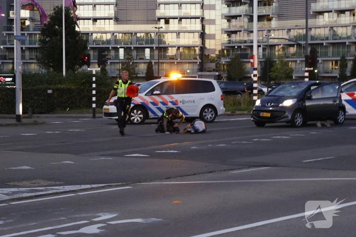 Wielrenner belandt op voorruit auto bij aanrijding