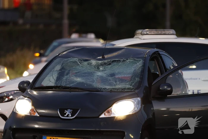 Wielrenner belandt op voorruit auto bij aanrijding