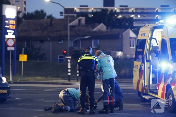 Wielrenner belandt op voorruit auto bij aanrijding