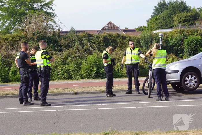 Overstekende fietser aangereden op rotonde