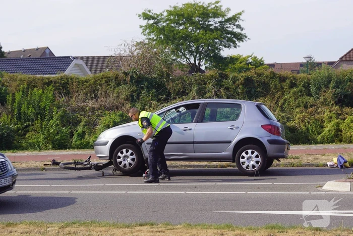 Overstekende fietser aangereden op rotonde