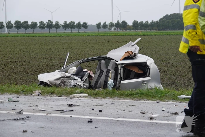 Automobilist zwaargewond na frontale aanrijding met vrachtwagen