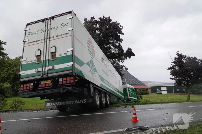 Automobilist zwaargewond na frontale aanrijding met vrachtwagen