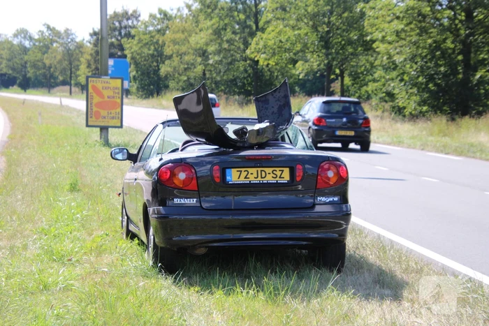 Bestuurder aangehouden na botsing tegen verkeerslicht