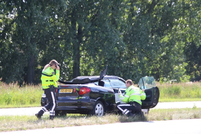 Bestuurder aangehouden na botsing tegen verkeerslicht