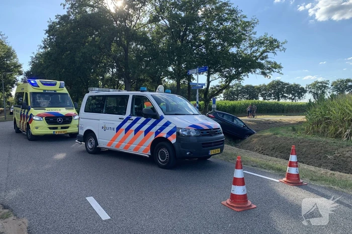 Auto in greppel na ongeval