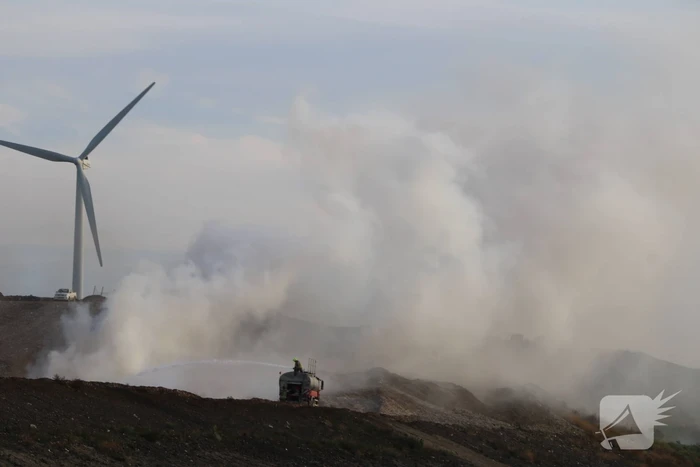 Grote rookontwikkeling bij hevige brand op stortplaats