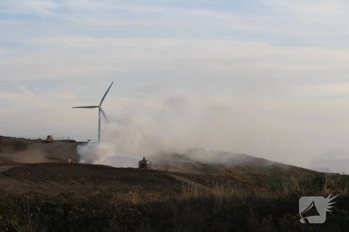 Grote rookontwikkeling bij hevige brand op stortplaats