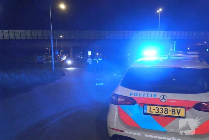 Geparkeerde bestelbus gaat in vlammen op