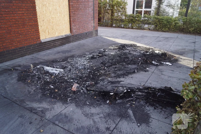 Woning flink beschadigd door autobrand