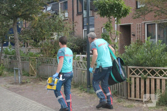 Traumahelikopter landt op speelveld