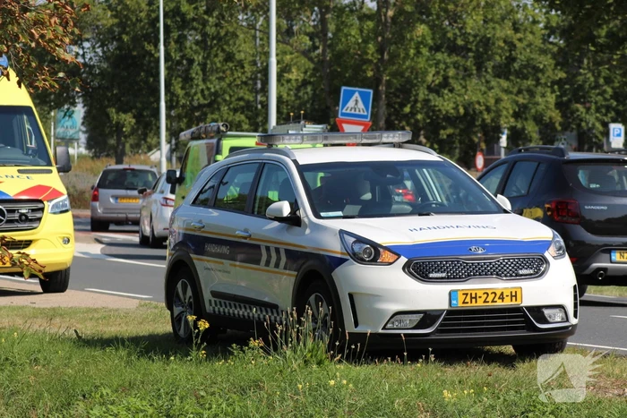 Automobilist ziet overstekende fietsster over het hoofd