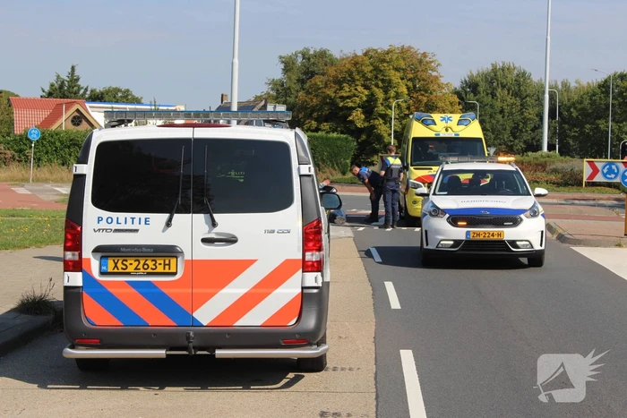 Automobilist ziet overstekende fietsster over het hoofd