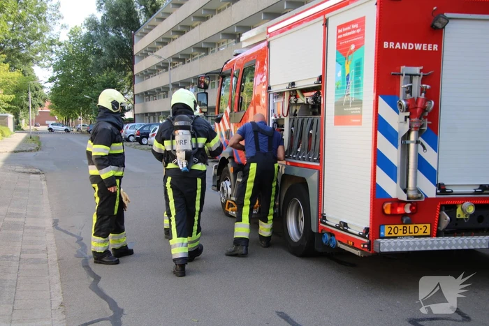 Brandende plantenbak snel geblust door brandweer