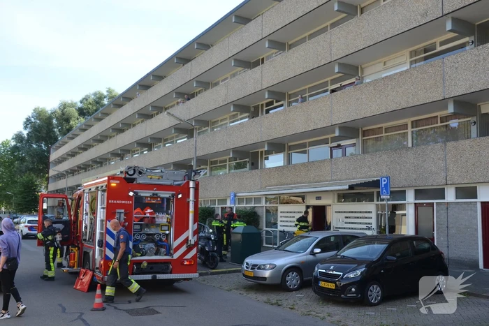 Brandende plantenbak snel geblust door brandweer
