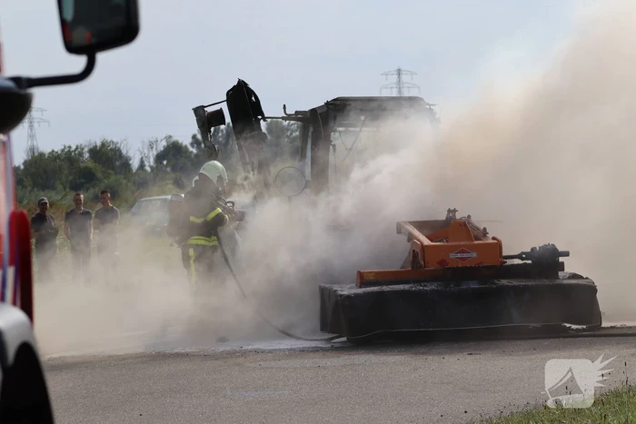 Traktor verwoest vanwege brand
