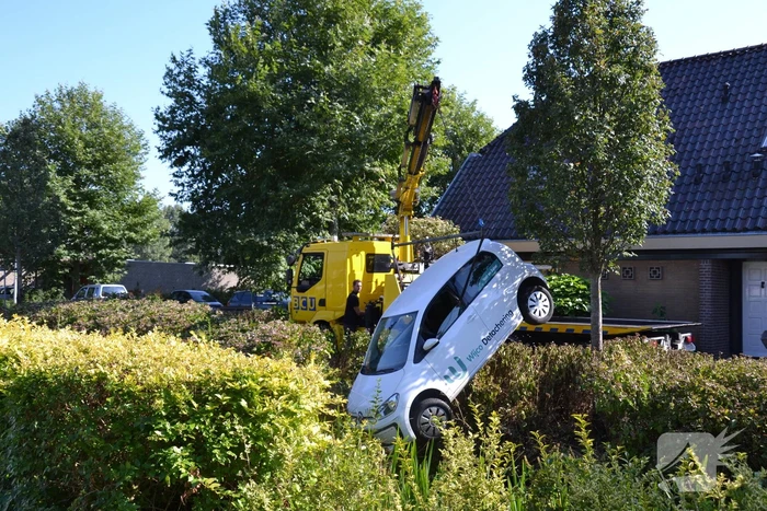 Automobilist belandt in sloot