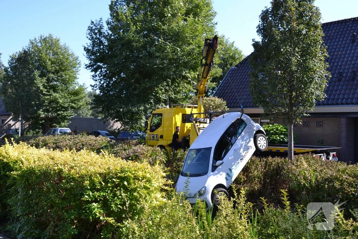Automobilist belandt in sloot