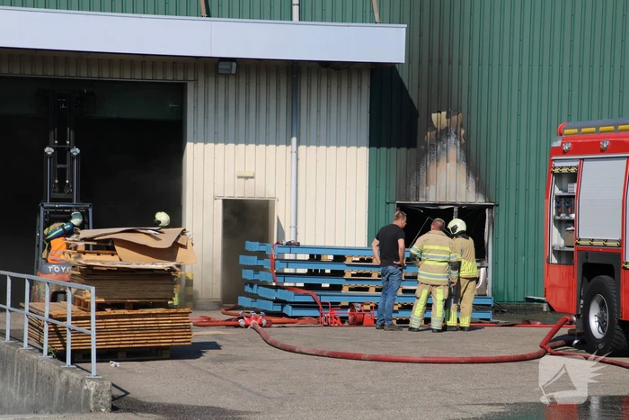 Grote brand in bedrijfsloods