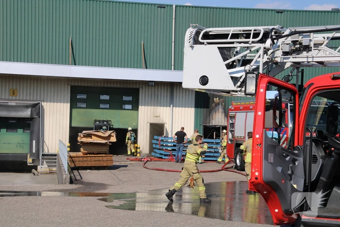 Grote brand in bedrijfsloods