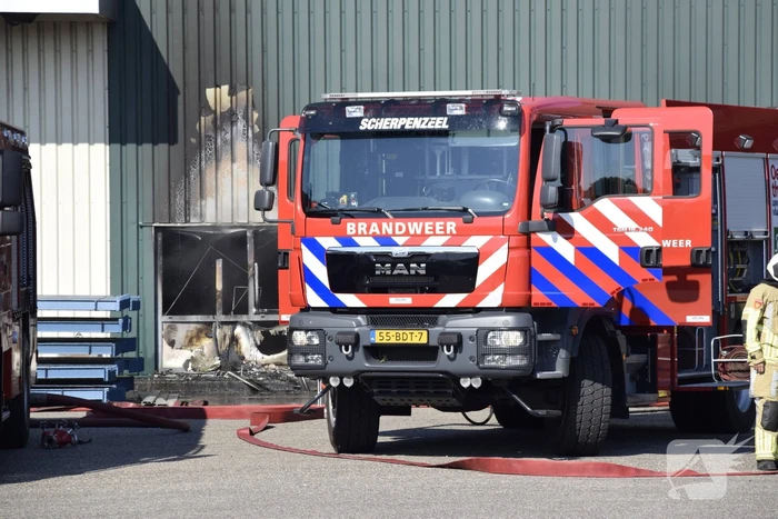 Grote brand in bedrijfsloods