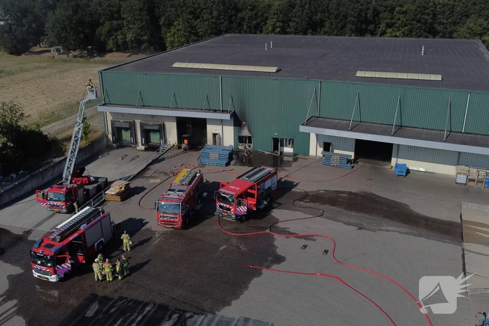 Grote brand in bedrijfsloods