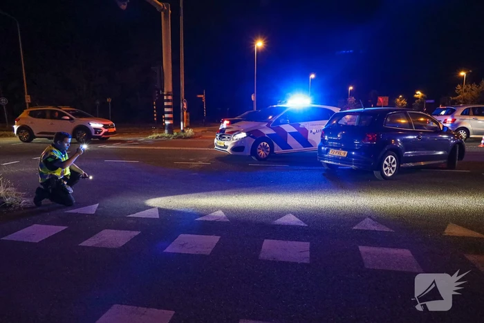 Scooterrijdster gaat hard onderuit en raakt ernstig gewond