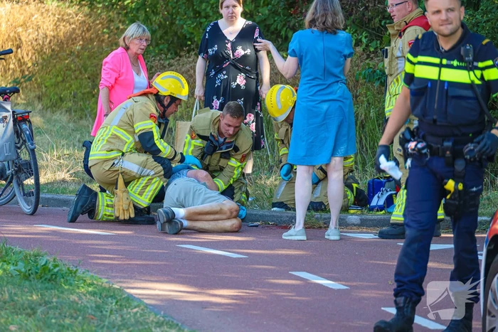 Man loopt hoofdwond op na val van fiets