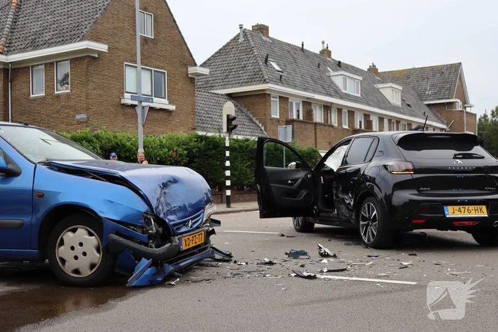 Kindje gewond bij botsing op kruising