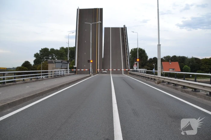 Verkeershinder door kapotte brug