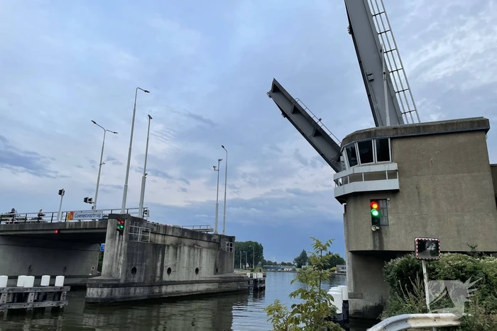 Verkeershinder door kapotte brug