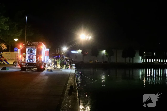 Grote zoekactie nadat auto te water raakt