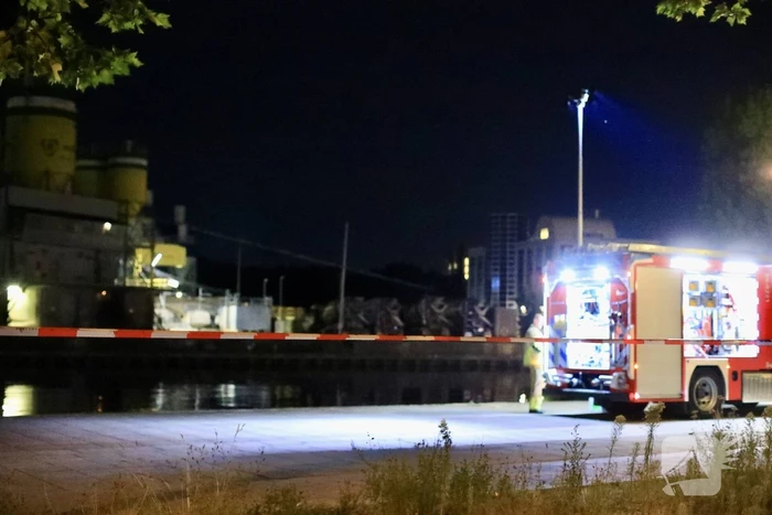 Grote zoekactie nadat auto te water raakt