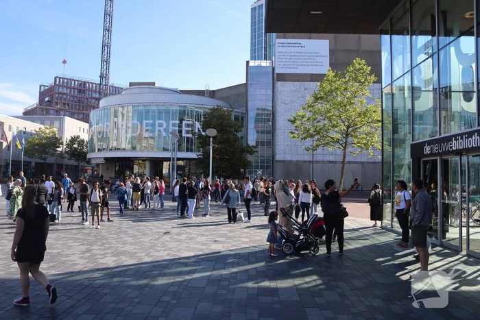 De nieuwe bibliotheek ontruim vanwege brand