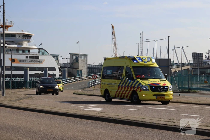 Traumahelikopter landt op terrein Koninklijke Marine voor rendez-vous