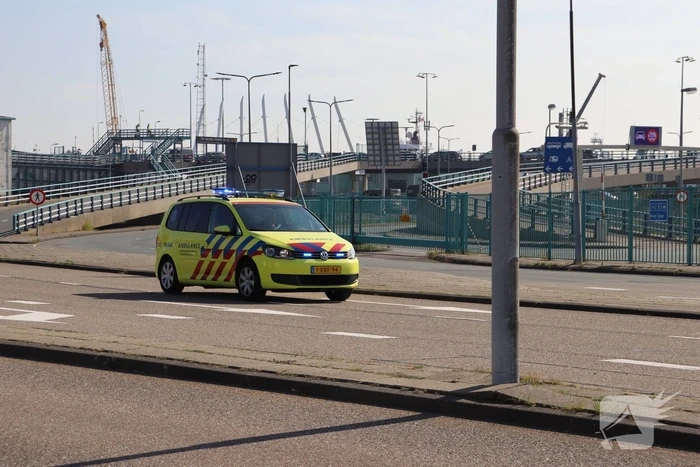 Traumahelikopter landt op terrein Koninklijke Marine voor rendez-vous