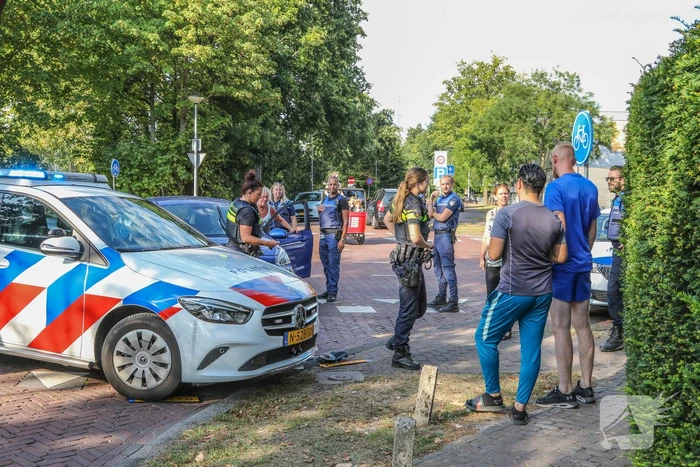 Flinke schade bij botsing tussen auto en bestelbus