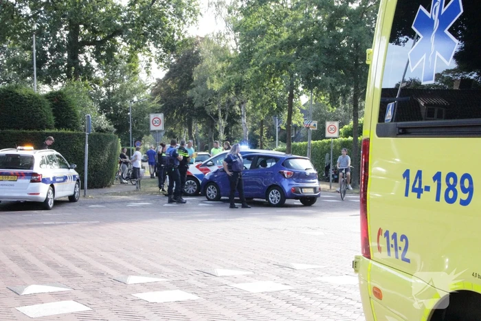 Flinke schade bij botsing tussen auto en bestelbus