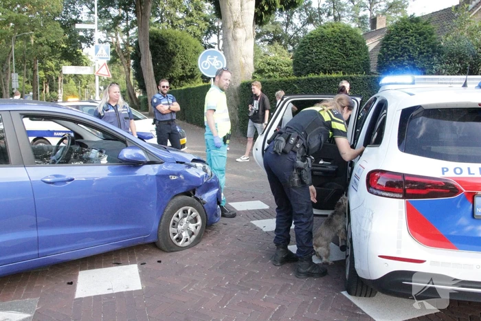 Flinke schade bij botsing tussen auto en bestelbus
