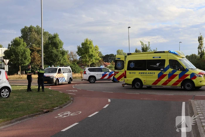 Fietser gewond bij botsing op rotonde