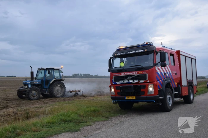 Brand door omploegen van weiland