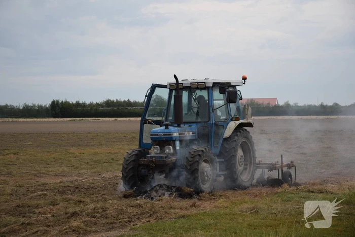 Brand door omploegen van weiland