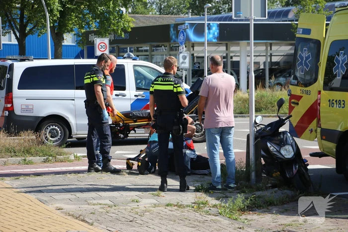 Scooterrijder aangereden door bestelbus