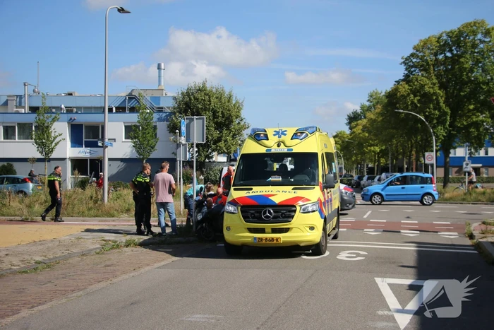 Scooterrijder aangereden door bestelbus
