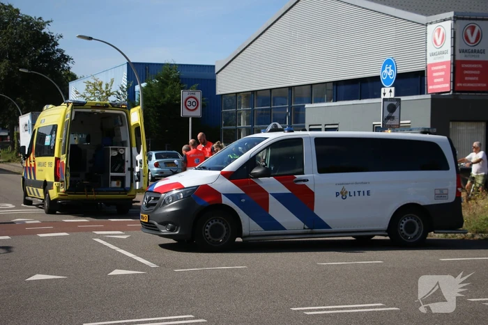 Scooterrijder aangereden door bestelbus