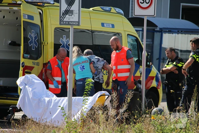 Scooterrijder aangereden door bestelbus