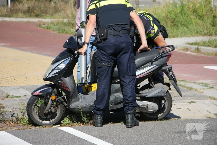 Scooterrijder aangereden door bestelbus