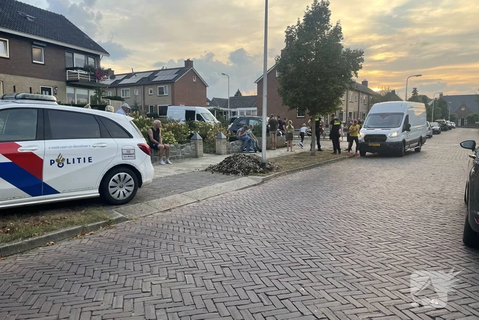 Auto belandt in tuin na aanrijding