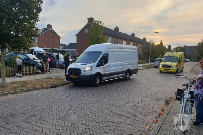 Auto belandt in tuin na aanrijding